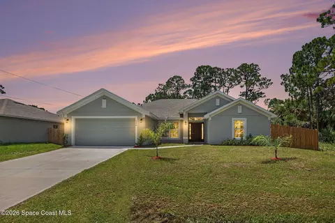 556 Trumpet St SW, Palm Bay, FL 32908