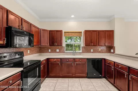 Kitchen - 622 Cedar Side Cir NE, Palm Bay, FL 32905 photo 3 of 4