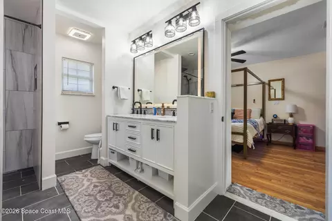 Bath - 1811 S Park Ave, Melbourne, FL 32901 photo 2 of 3