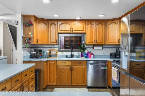 Kitchen - 1811 S Park Ave, Melbourne, FL 32901 photo 1 of 3