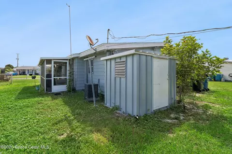 Exterior - 784 Badger Dr NE, Palm Bay, FL 32905 photo 5 of 7