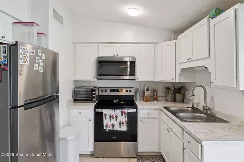 Kitchen - 784 Badger Dr NE, Palm Bay, FL 32905 photo 2 of 3