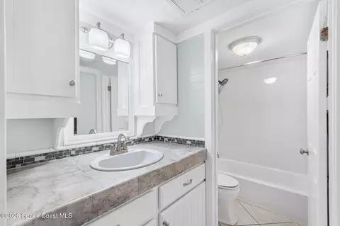 Bath - 1209 E New Haven Ave #402, Melbourne, FL 32901 photo 1 of 1