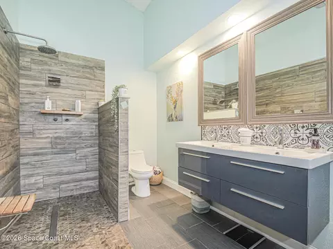 Bath - 3390 Areca Palm Ave, Melbourne, FL 32901 photo 2 of 4