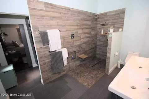 Bath - 3390 Areca Palm Ave, Melbourne, FL 32901 photo 3 of 4