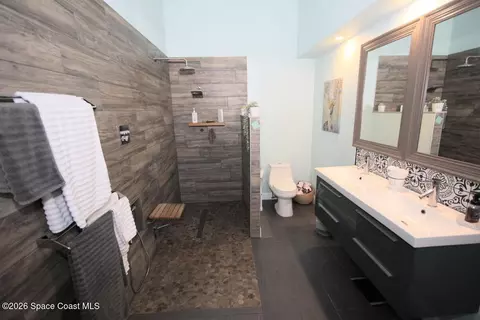Bath - 3390 Areca Palm Ave, Melbourne, FL 32901 photo 1 of 4