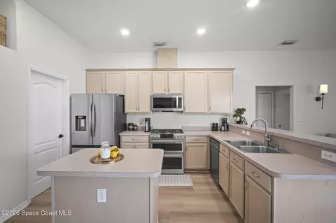 Kitchen - 1822 Surrey Ct, Rockledge, FL 32955 photo 5 of 6