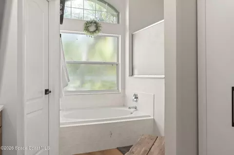 Bath - 1822 Surrey Ct, Rockledge, FL 32955 photo 2 of 4