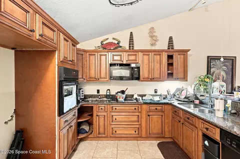 Kitchen - 2356 Skywind Cir, Melbourne, FL 32935 photo 2 of 2