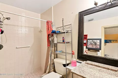 Bath - 2356 Skywind Cir, Melbourne, FL 32935 photo 1 of 2