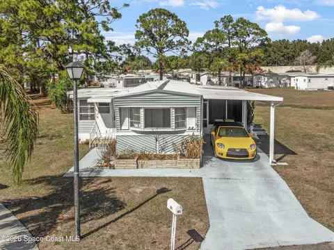 294 Fantasy Ct NE, Palm Bay, FL 32907