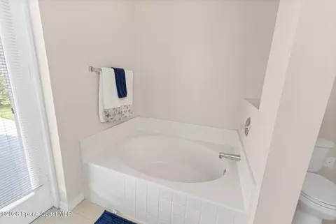 Bath - 2527 Deercroft Dr, Melbourne, FL 32940 photo 3 of 5