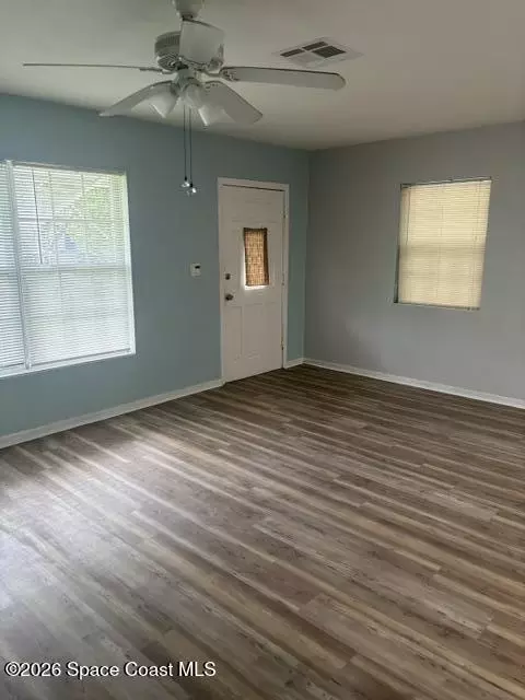 Living - 1925 Elizabeth St, Melbourne, FL 32901 photo 1 of 4