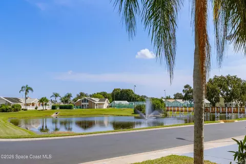 View/Area - 910 Cross Lake Dr, Melbourne, FL 32901 photo 2 of 4