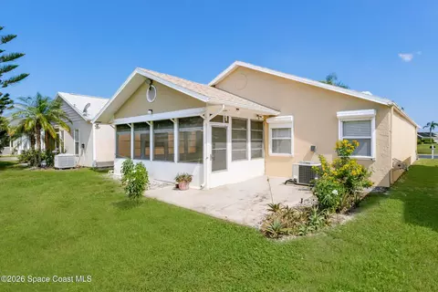 Exterior - 910 Cross Lake Dr, Melbourne, FL 32901 photo 2 of 6