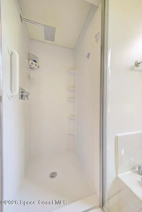Bath - 3395 Fort Sumter St, Melbourne, FL 32934 photo 4 of 6