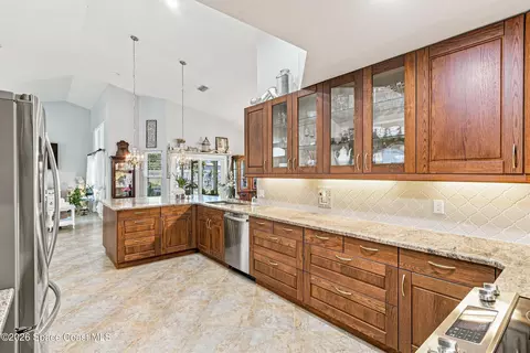 Kitchen - 910 Brookshire Cir, Malabar, FL 32950 photo 4 of 7