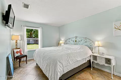 Bedroom - 910 Brookshire Cir, Malabar, FL 32950 photo 3 of 4