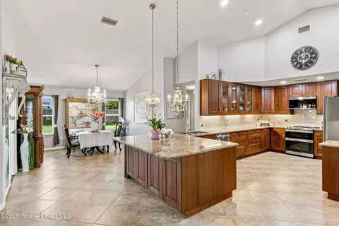 Kitchen - 910 Brookshire Cir, Malabar, FL 32950 photo 5 of 7