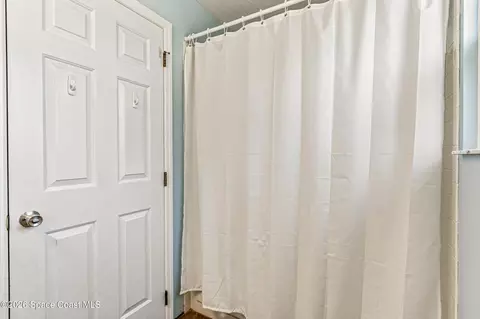 Bath - 910 Brookshire Cir, Malabar, FL 32950 photo 2 of 5