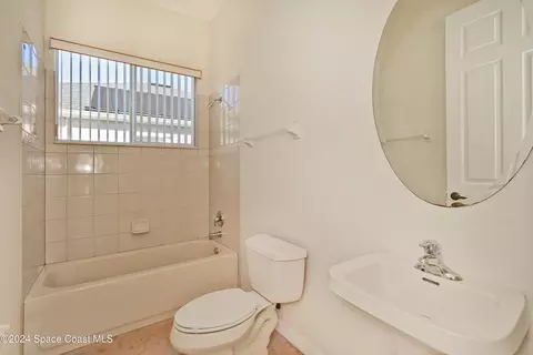 Bath - 4449 Chastain Dr, Melbourne, FL 32940 photo 3 of 4