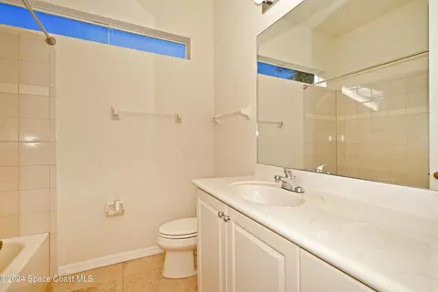 Bath - 4449 Chastain Dr, Melbourne, FL 32940 photo 4 of 4