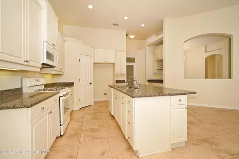 Kitchen - 4449 Chastain Dr, Melbourne, FL 32940 photo 1 of 2