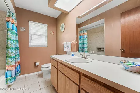 Bath - 3013 Bay Wind Ct, Melbourne, FL 32934 photo 2 of 3