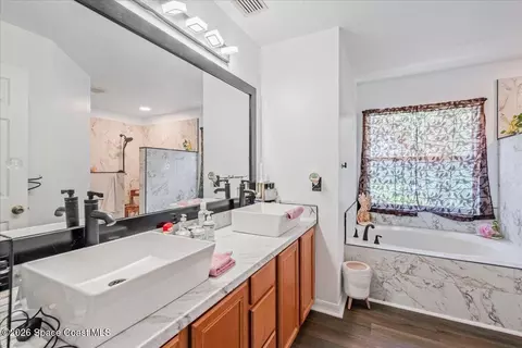 Bath - 3731 Largo Dr, Melbourne, FL 32901 photo 2 of 5