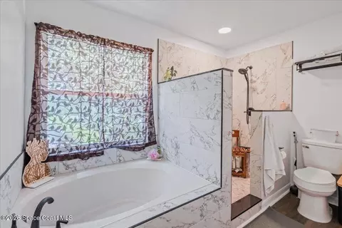 Bath - 3731 Largo Dr, Melbourne, FL 32901 photo 3 of 5