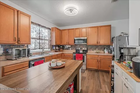 Kitchen - 3731 Largo Dr, Melbourne, FL 32901 photo 3 of 4