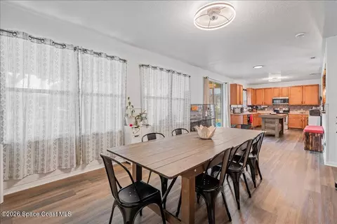Dining - 3731 Largo Dr, Melbourne, FL 32901 photo 2 of 2