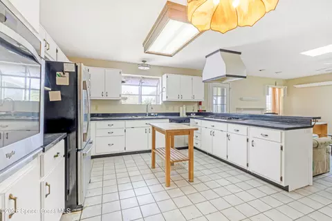 Kitchen - 4255 Dixie Way, Mims, FL 32754 photo 2 of 2