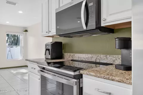 Kitchen - 4670 Patrick Ln, Cocoa, FL 32927 photo 4 of 5