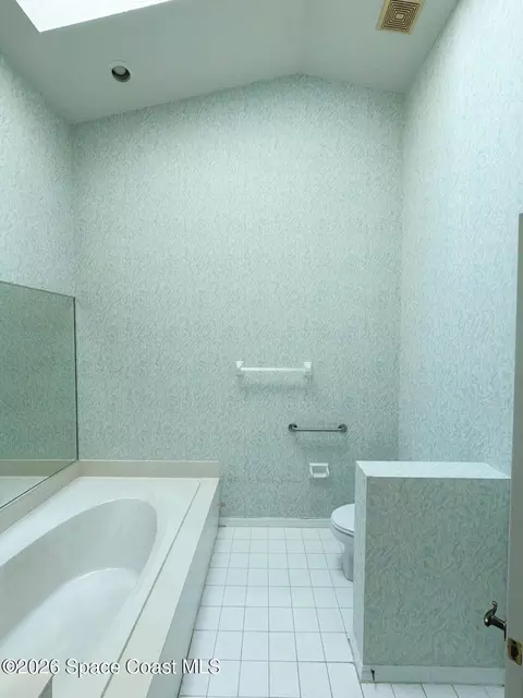 Bath - 607 Brookwood Pl, Melbourne, FL 32940 photo 1 of 4