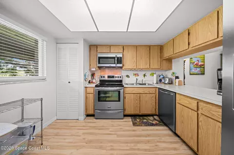 Kitchen - 2975 Thrush Dr #235, Melbourne, FL 32935 photo 2 of 3