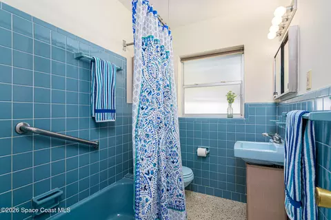 Bath - 404 Bunker St, Melbourne, FL 32901 photo 2 of 2