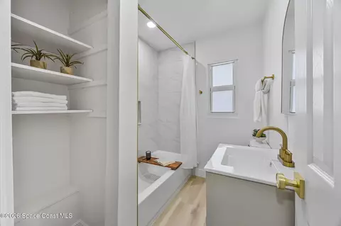 Bath - 1709 Wayne Dr, Melbourne, FL 32901 photo 2 of 4