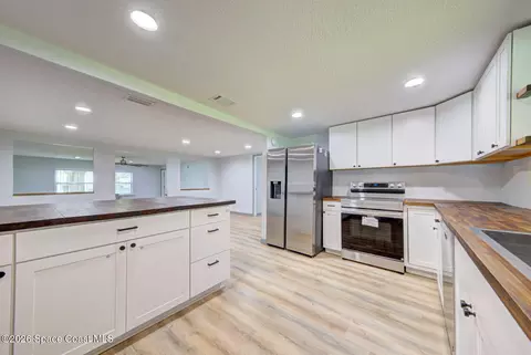 Kitchen - 5 Ohio St, Cocoa, FL 32926 photo 6 of 6