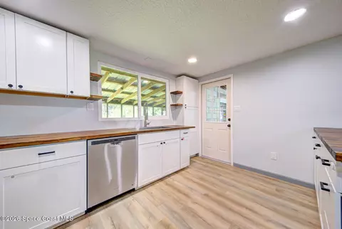 Kitchen - 5 Ohio St, Cocoa, FL 32926 photo 2 of 6