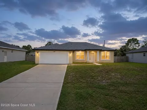 624 Osmosis Dr SW, Palm Bay, FL 32908