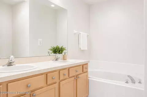 Bath - 35 Pinafore Pl, Indialantic, FL 32903 photo 2 of 3