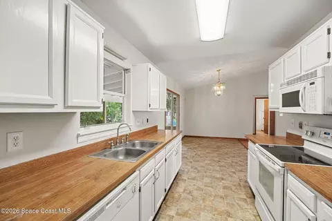 Kitchen - 7200 Hartman St, Cocoa, FL 32927 photo 3 of 5