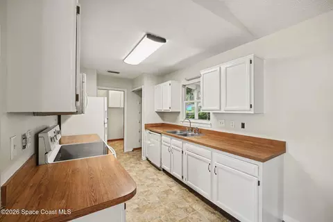Kitchen - 7200 Hartman St, Cocoa, FL 32927 photo 4 of 5