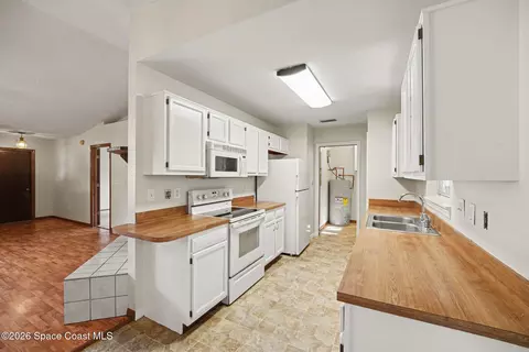 Kitchen - 7200 Hartman St, Cocoa, FL 32927 photo 2 of 5