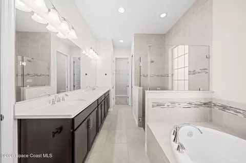 Bath - 8008 Gullen Dr, Melbourne, FL 32940 photo 6 of 6