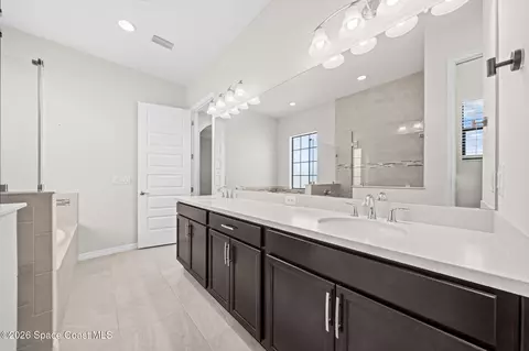Bath - 8008 Gullen Dr, Melbourne, FL 32940 photo 5 of 6