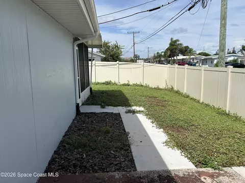 Exterior - 858 Bianca Dr NE, Palm Bay, FL 32905 photo 2 of 4