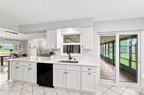 Kitchen - 846 Raintree Ave, Rockledge, FL 32955 photo 4 of 4