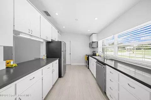 Kitchen - 309 Amherst Ave, Melbourne, FL 32901 photo 4 of 4
